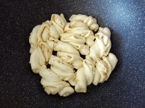 10.盖锅盖发酵至两倍大 