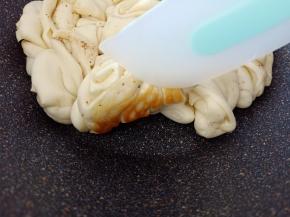 12.小火煎至底部上色