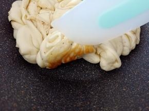 12.小火煎至底部上色