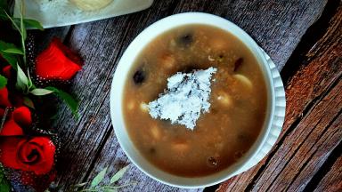 盛碗，爱吃甜的可放适量白糖