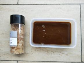 阿胶打成粉加黄酒浸泡48小时