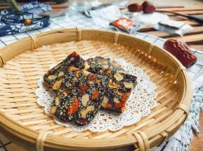 真空包装常温可放1个月都没问题，如果没有真空机就保鲜盒密封保存。成品如牛扎糖般，软硬适中。