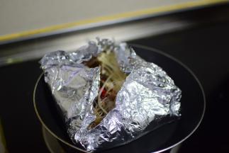 放在炉灶上，大火煮