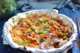 吃的时候再撒些小葱和辣椒