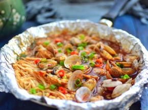 吃的时候再撒些小葱和辣椒