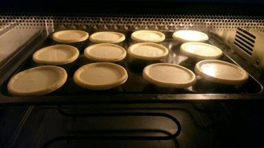 放入预热好的烤箱，大约烤20分钟左右