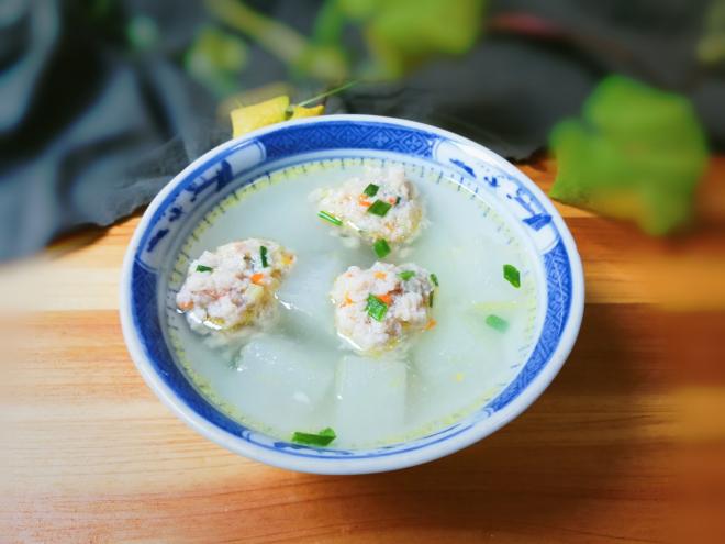 冬瓜胡萝卜末肉圆汤