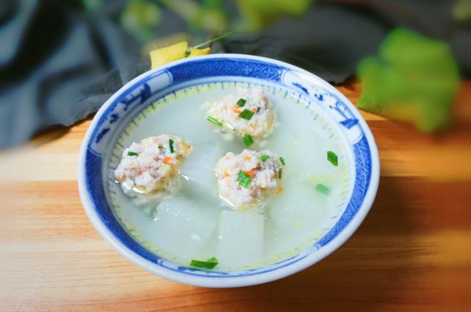 冬瓜胡萝卜末肉圆汤