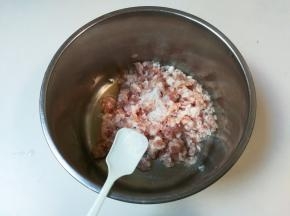 放入少许鸡精