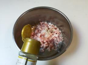 放入少许白胡椒粉