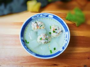 嫩嫩滑滑的冬瓜胡萝卜末肉圆非常好吃