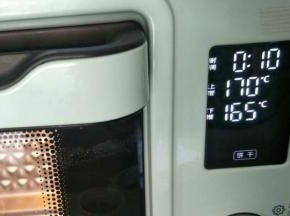 现在可以开始预热烤箱啦，上火170/下火165