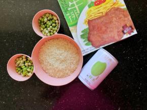 1、准备好所用的材料，我是给小朋友做的，所以牛肉用了儿童牛排，肉质细腻，适合孩子食用。