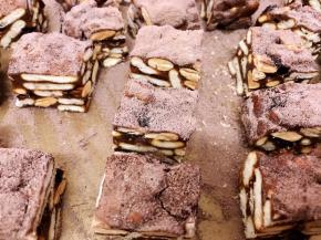 四周都沾上可可奶粉