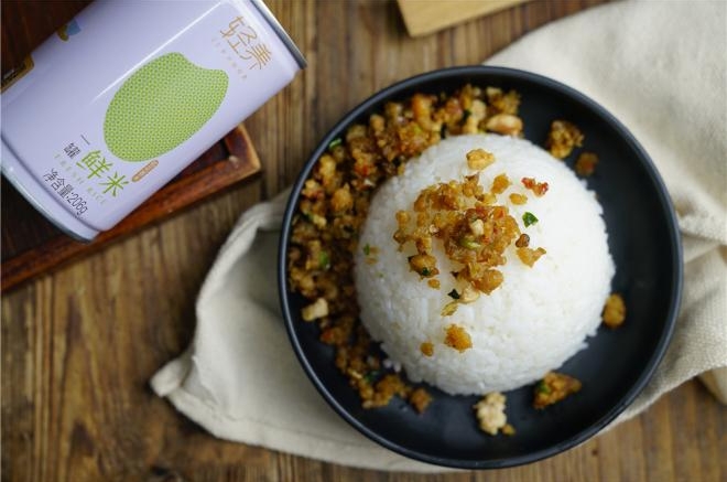 肉丁榨辣椒盖饭