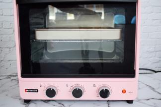 放入预热好的海氏烤箱，上下火180度，中层烤12-15分钟