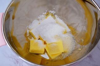 加入白糖、糖粉、盐

