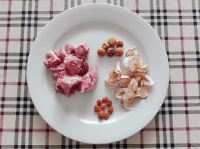 所有的材料，猪扇骨洗净沥干水份。