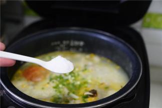 再加入适量细盐调味就成了。