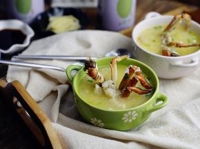 这样子一份超鲜美的鱼丸蟹粥就完成啦。