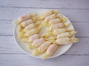 依次做完所有的馄饨皮