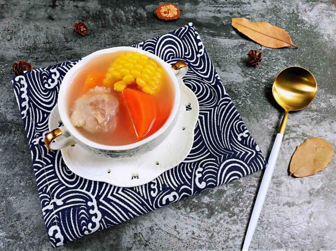 清淡不油腻——玉米胡萝卜薏仁猪展汤