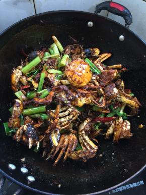 起锅前加入适量的鸡精调味即可。