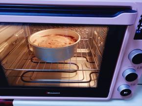 模具放烤箱下层，145度上下火烤35-40分钟，具体时间根据自家烤箱温度设定。