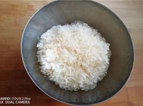银耳用清水泡发