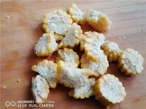 玉米洗净后切成段