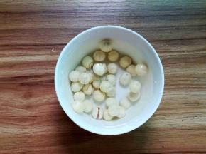莲子泡软后去芯