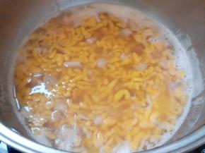 煮一会，加少许亚麻籽油，宝宝酱油，少许盐调味即可。