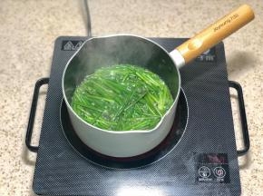 放入葱段