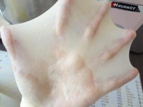 搅打出现薄且不易破的手套膜就可以了