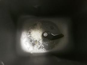 面包桶里面放入砂糖