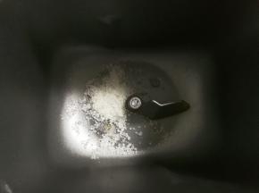 面包桶里面放入砂糖