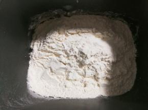 放入面粉搅拌十五分钟