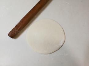 取一块幹成圆形厚片