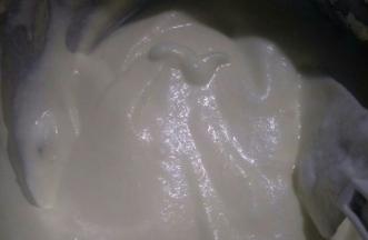 拌匀的面糊，一分为二