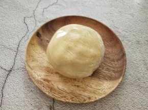 包上保鲜膜，放入冰箱冷藏30分钟