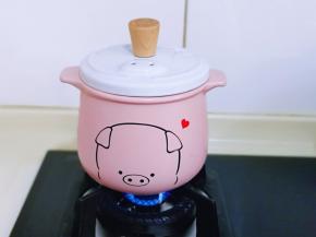 放煤气灶上中火烧开，转小火煮15-20分钟！