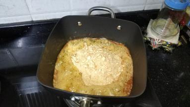 倒入面包糠炸脆