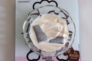 称重好牛奶，放入茶包。