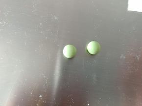 26.绿色面团揉圆，每个大概1克左右
