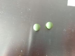 26.绿色面团揉圆，每个大概1克左右
