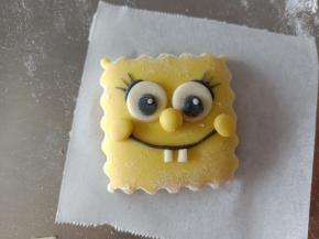 33.将嘴巴，牙齿，鼻子，眼睫毛粘好
