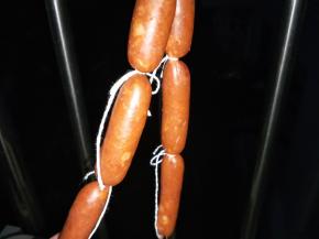 放通风地方，晾至肠衣不沾手即可