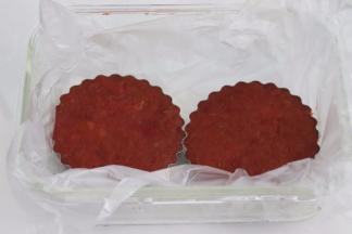 放入密封盒中，放入冰箱冷藏。