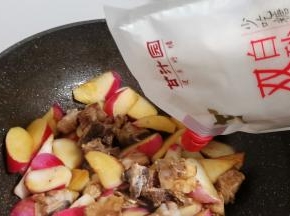 加甘汁园双碳白砂糖2克。