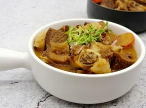 鲜香味浓的排骨慢慢来品尝吧！